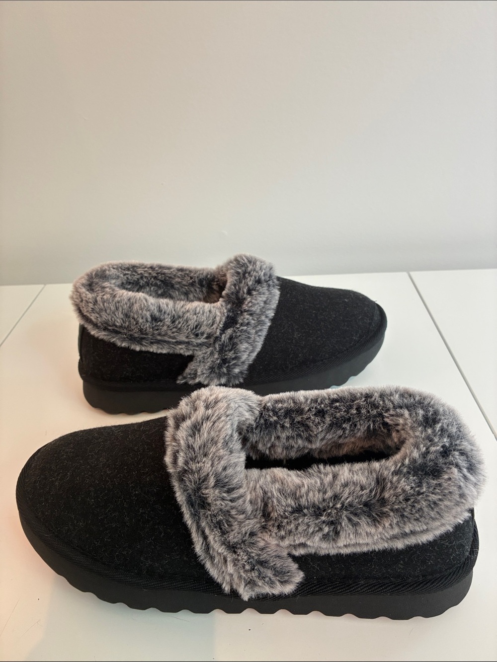 Skechers Black Slip-On Slippers with Gray Faux-Fur Trim